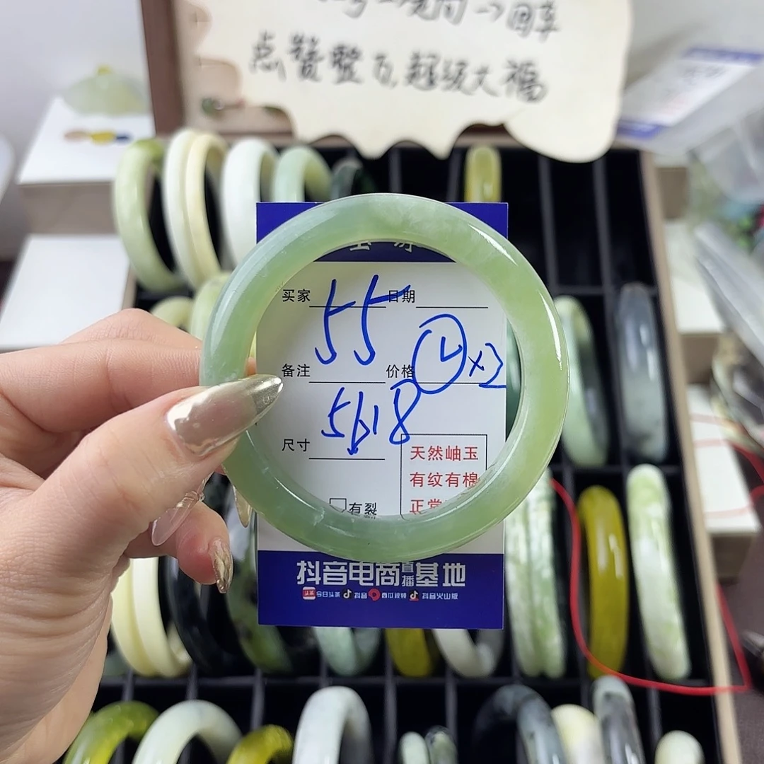 蛇纹石玉手镯未镶嵌苏**下