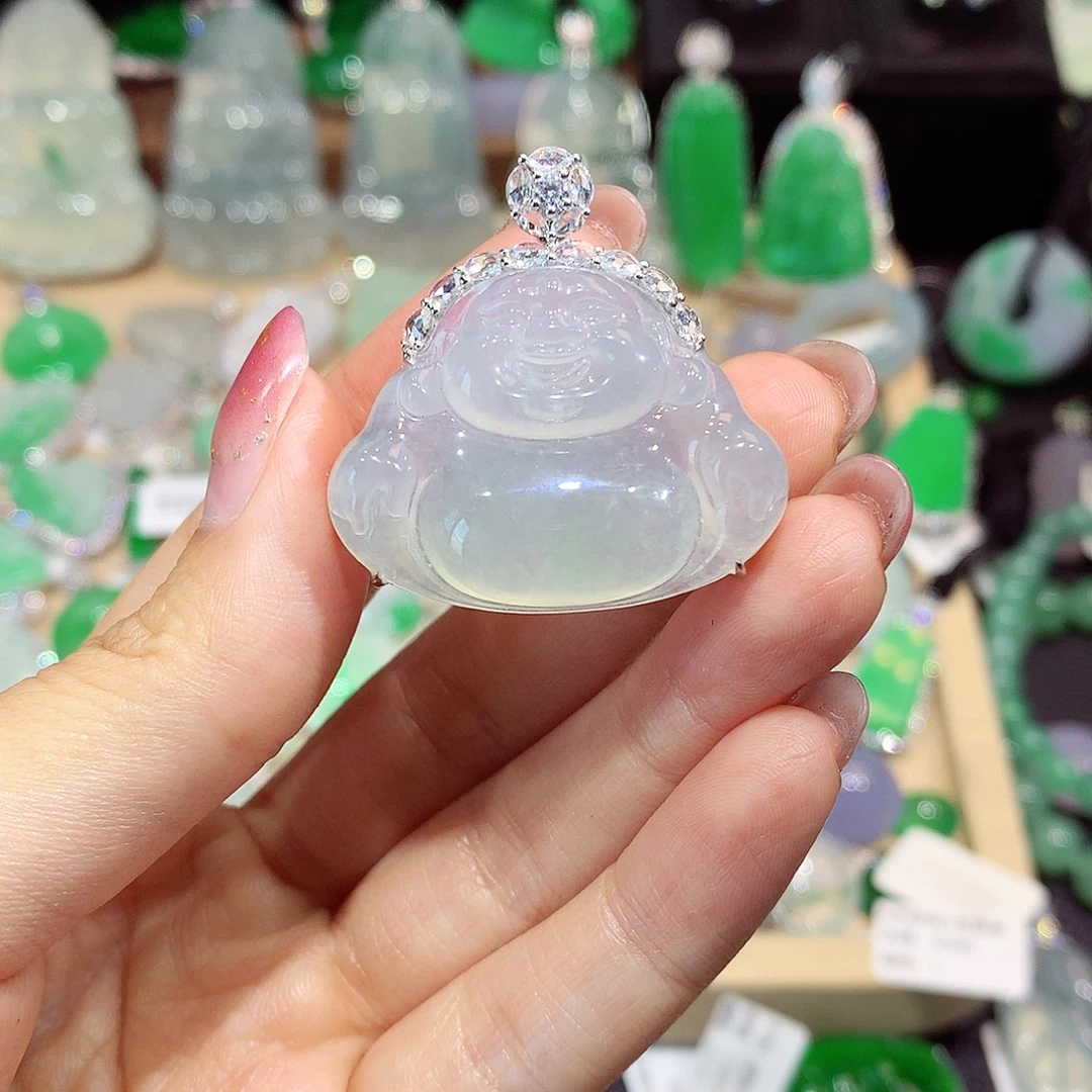 L***、翡翠18K金镶嵌颈饰佛