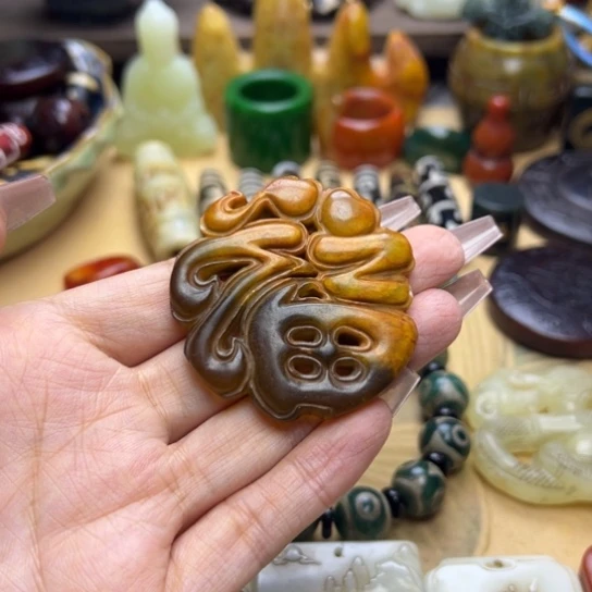 蛇纹石玉未镶嵌颈饰