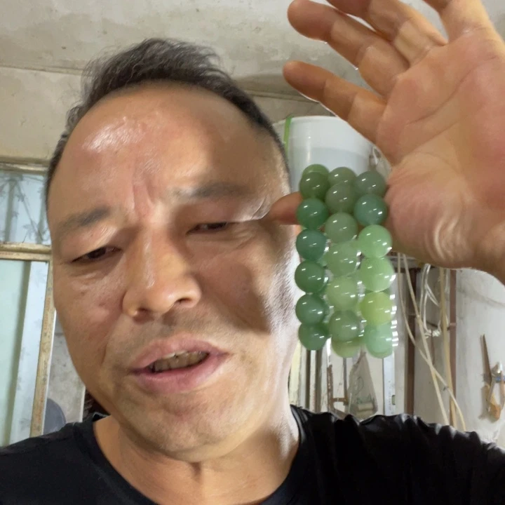 颈饰未镶嵌石英质玉