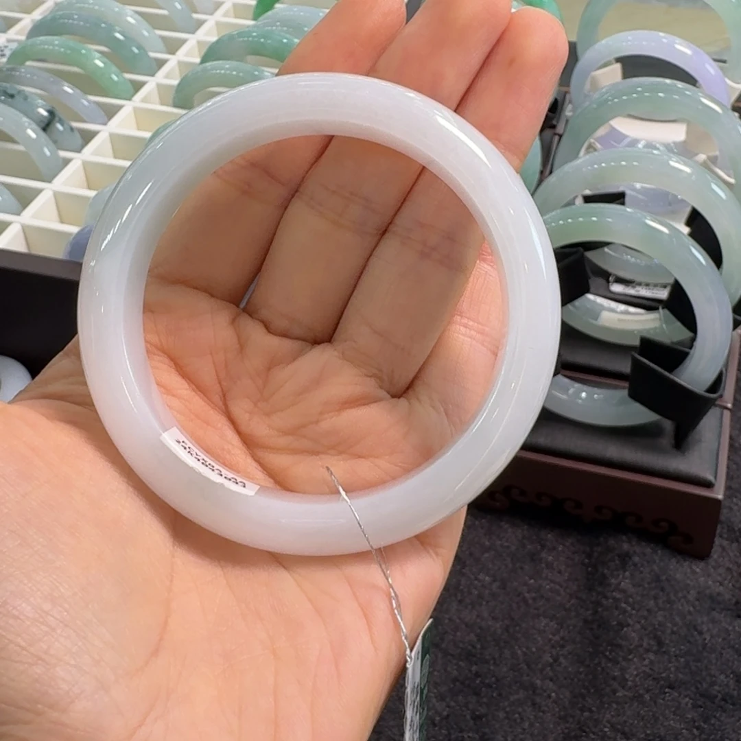 翡翠未镶嵌手镯白月光