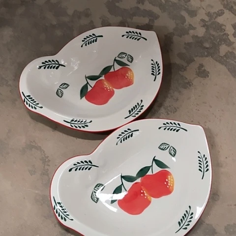 微瑕，不能明火，口径24，高度2.5，2个