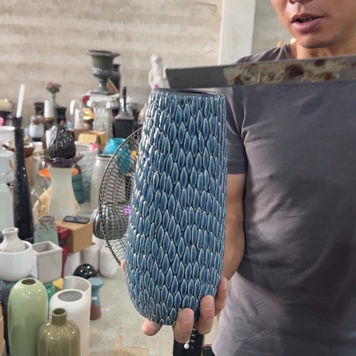 陶瓷花瓶微瑕捡漏出