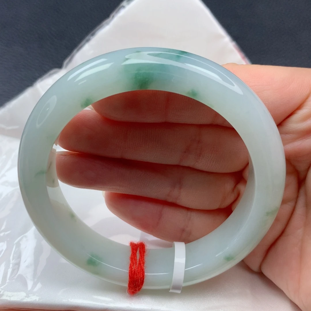 翡翠手镯未镶嵌55-56胶润飘花