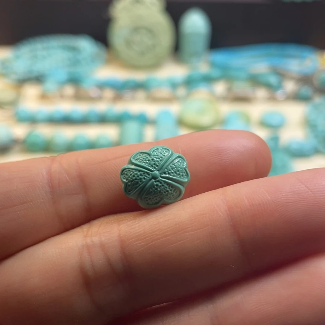 绿松石未镶嵌颈饰