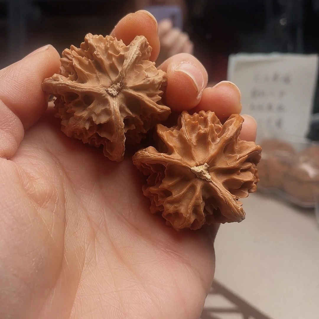 吊坠文玩核桃乒*球三棱或二瓣组成花