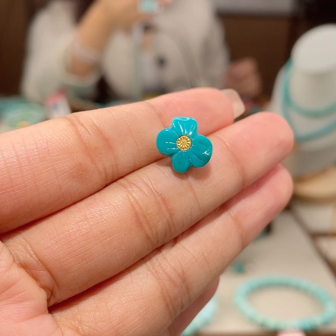 绿松石未镶嵌玉化蓝花花