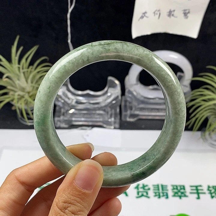 翡翠未镶嵌手镯27号。 59.2圈