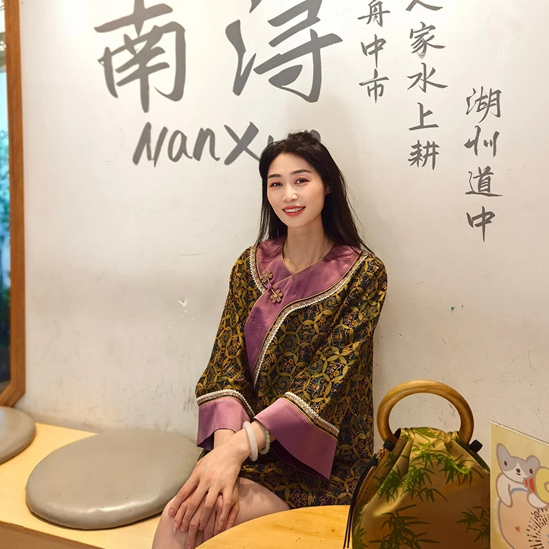 25姆米多彩月季满桑桑波缎提花红云纱圆领斜襟衬衣252180-2