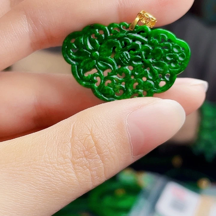 翡翠18K金镶嵌颈饰多样性