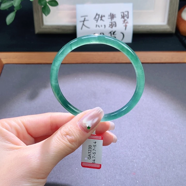 翡翠手镯未镶嵌天然翡翠手镯