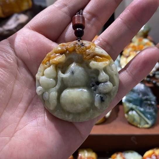 蛇纹石玉未镶嵌颈饰