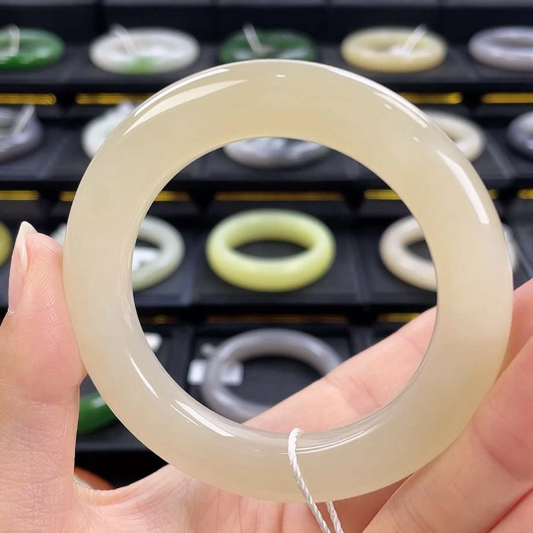 和田玉未镶嵌手镯