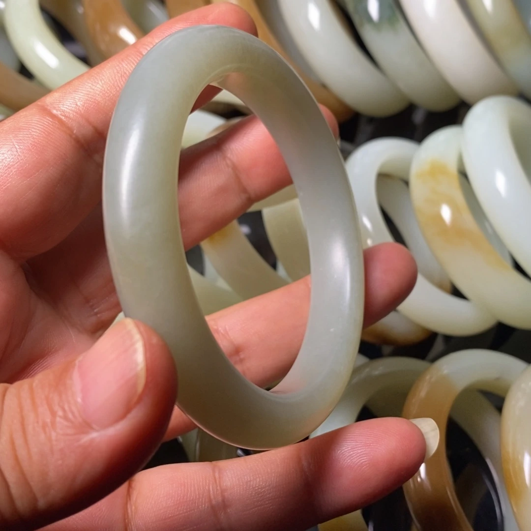 和田玉（糖玉）未镶嵌手镯