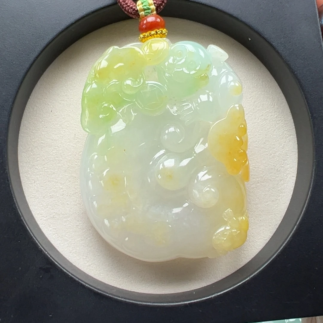 翡翠未镶嵌颈饰如意