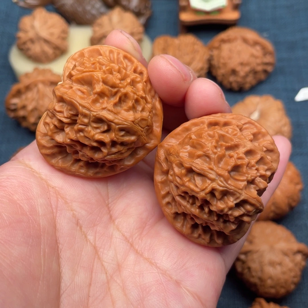 文玩核桃把件42老树桃心宫灯