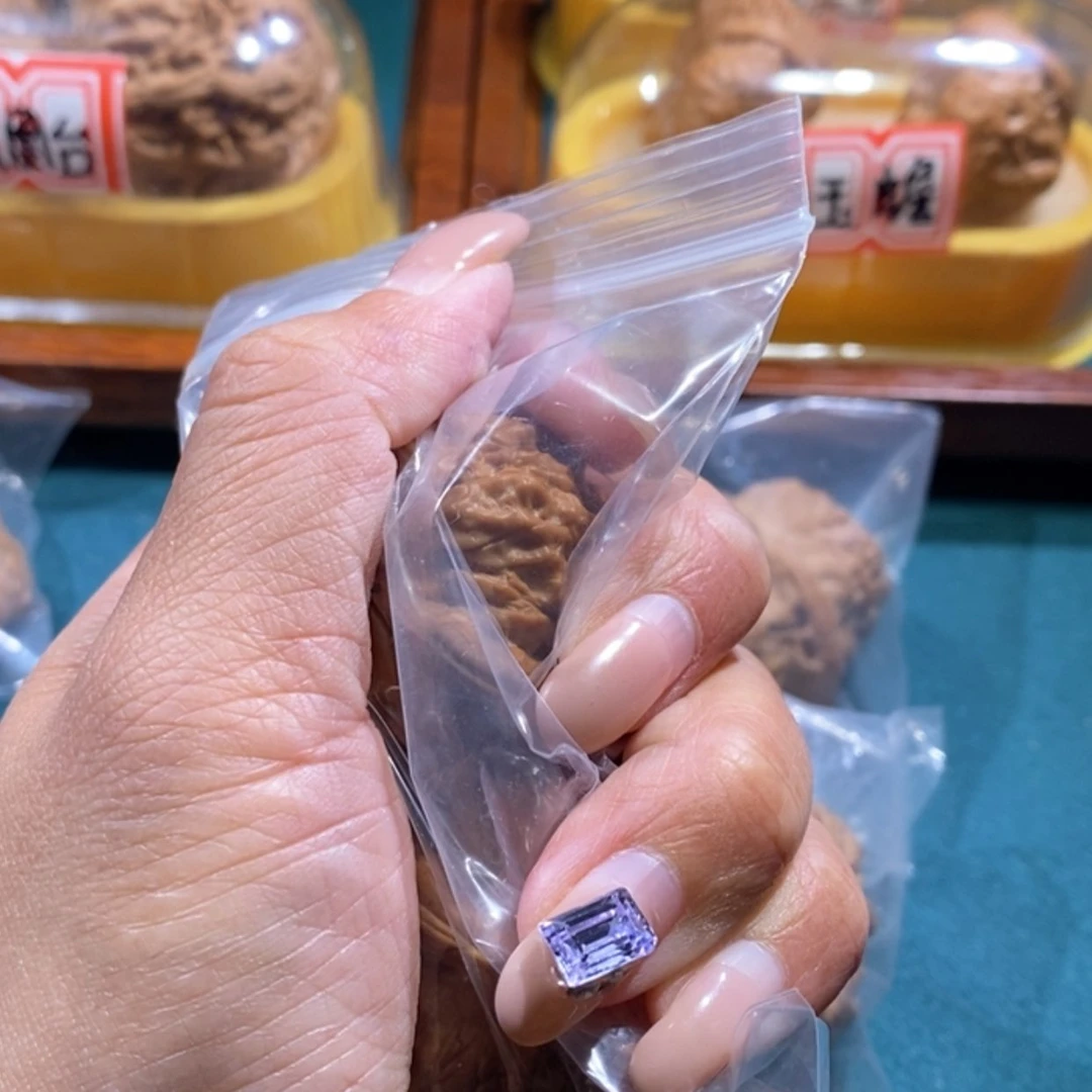 【闪购商品】文玩核桃吊坠t****m血麒麟