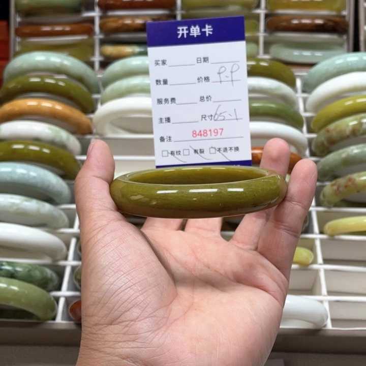 蛇纹石玉手镯未镶嵌小*粒