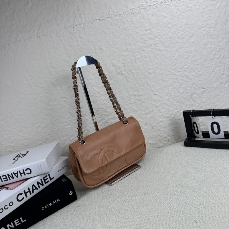 95新 Chanel/香奈儿 焦糖色法棍斜挎包 底长26 11开带卡册