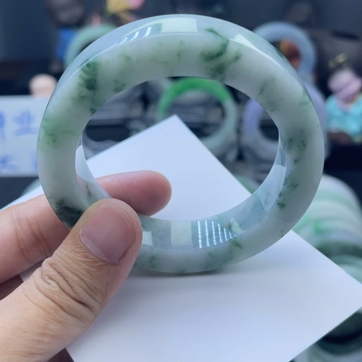 定制翡翠未镶嵌手镯