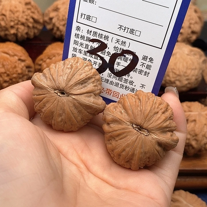 海***歌吊坠桃核铁锤狮子头38