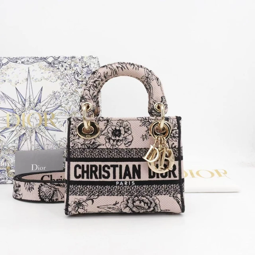 95新 DIOR/迪奥 GGS迪奥戴妃芍药刺绣粉色金扣芯片款/53780829