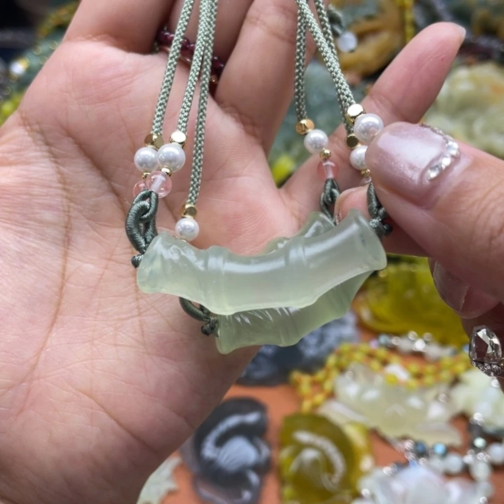 蛇纹石玉未镶嵌吊坠