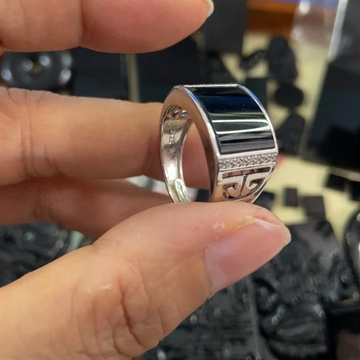 翡翠戒指未镶嵌墨翠