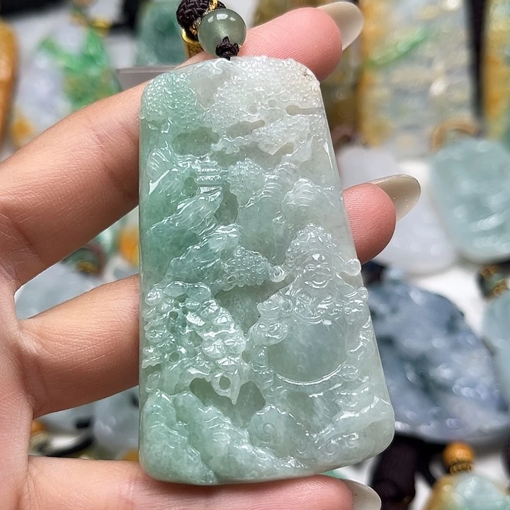 翡翠未镶嵌颈饰财神