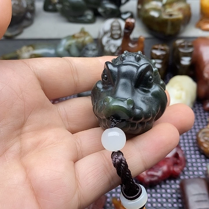 未镶嵌蛇纹石玉颈饰