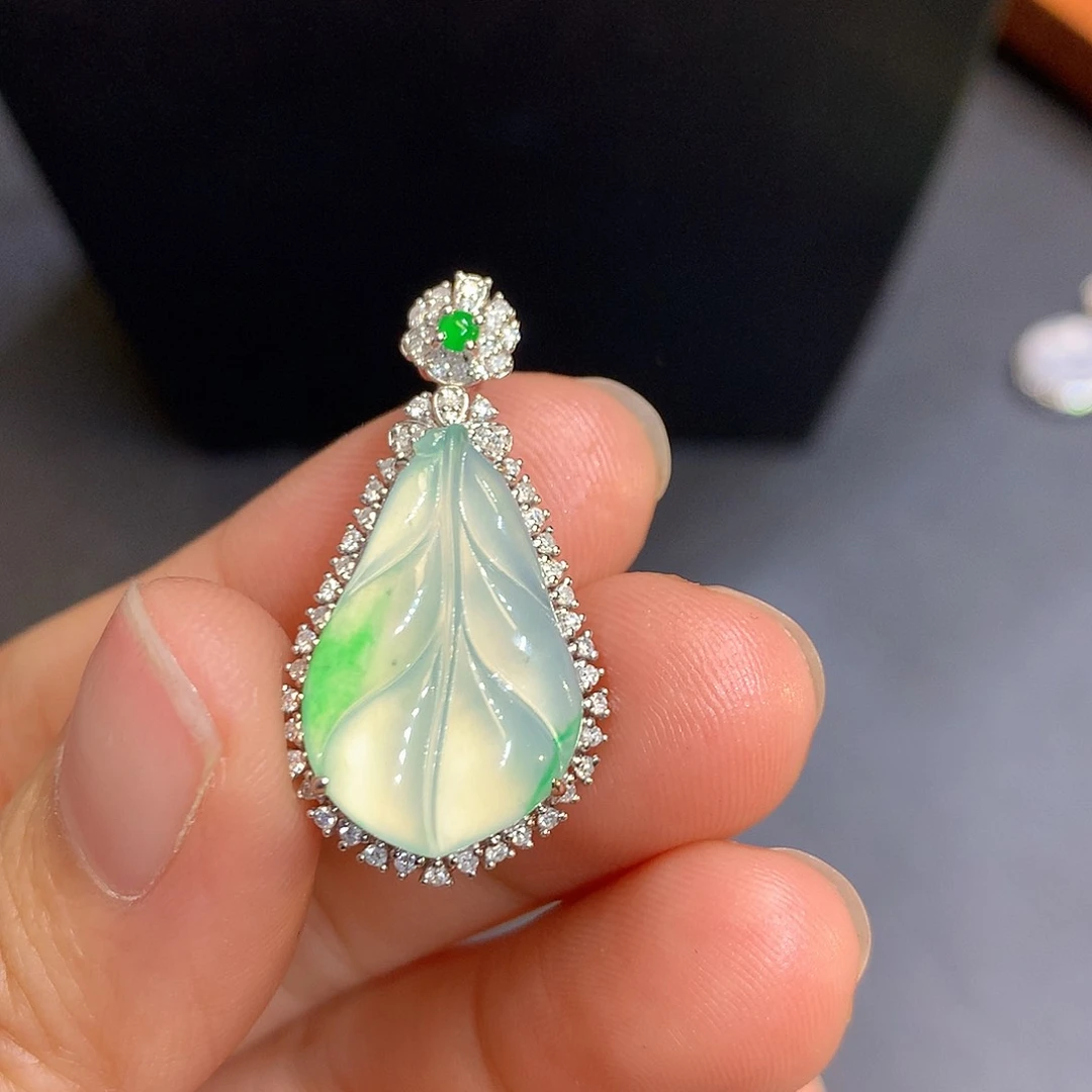 翡翠吊坠(不含链)18K金镶嵌