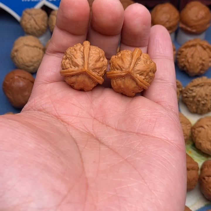 文玩核桃把件三棱