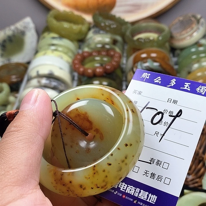 未镶嵌蛇纹石玉手镯依*?