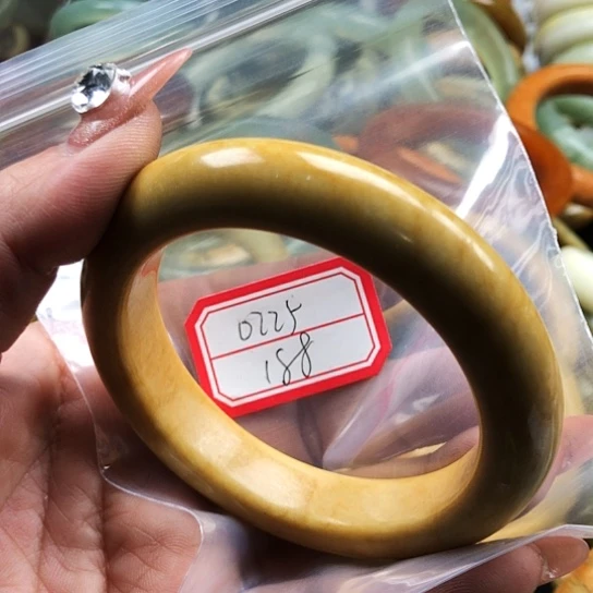 蛇纹石玉手镯未镶嵌0**5