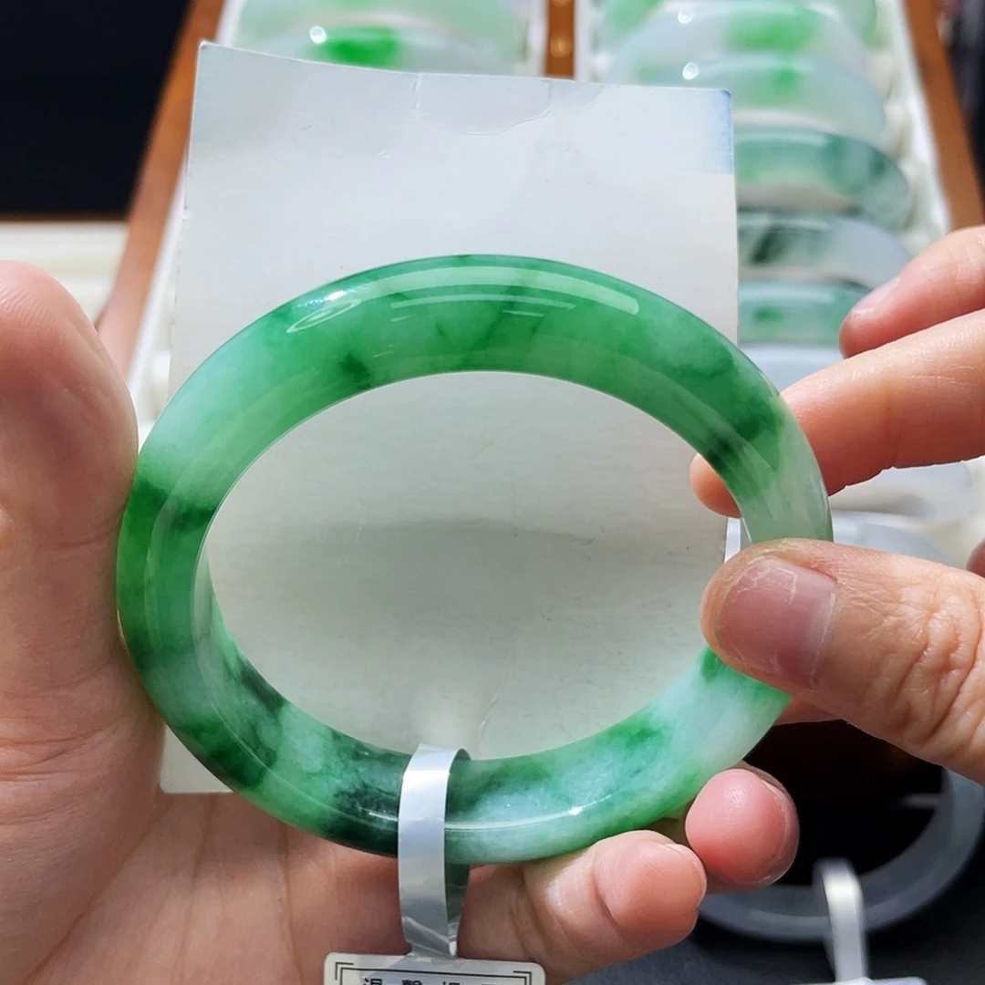 翡翠未镶嵌手镯56辣绿
