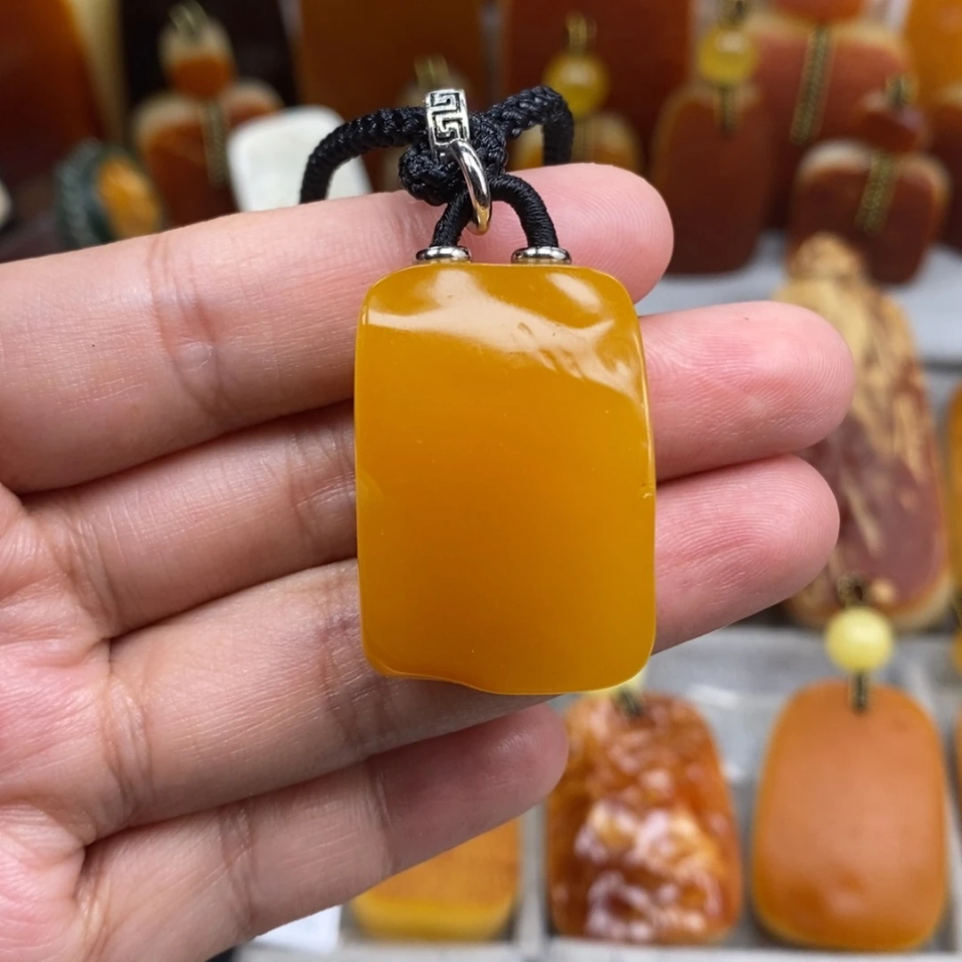 未镶嵌吊坠(赠链)琥珀