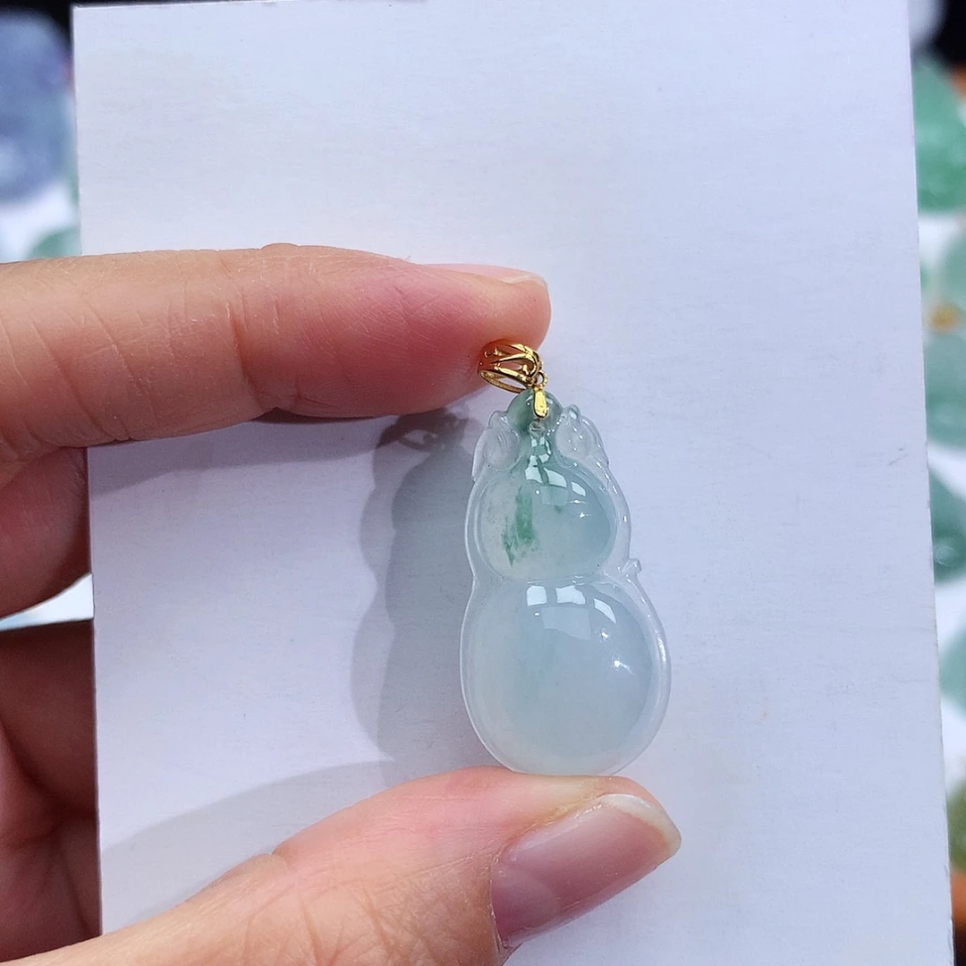 翡翠18K金镶嵌颈饰翡翠吊坠