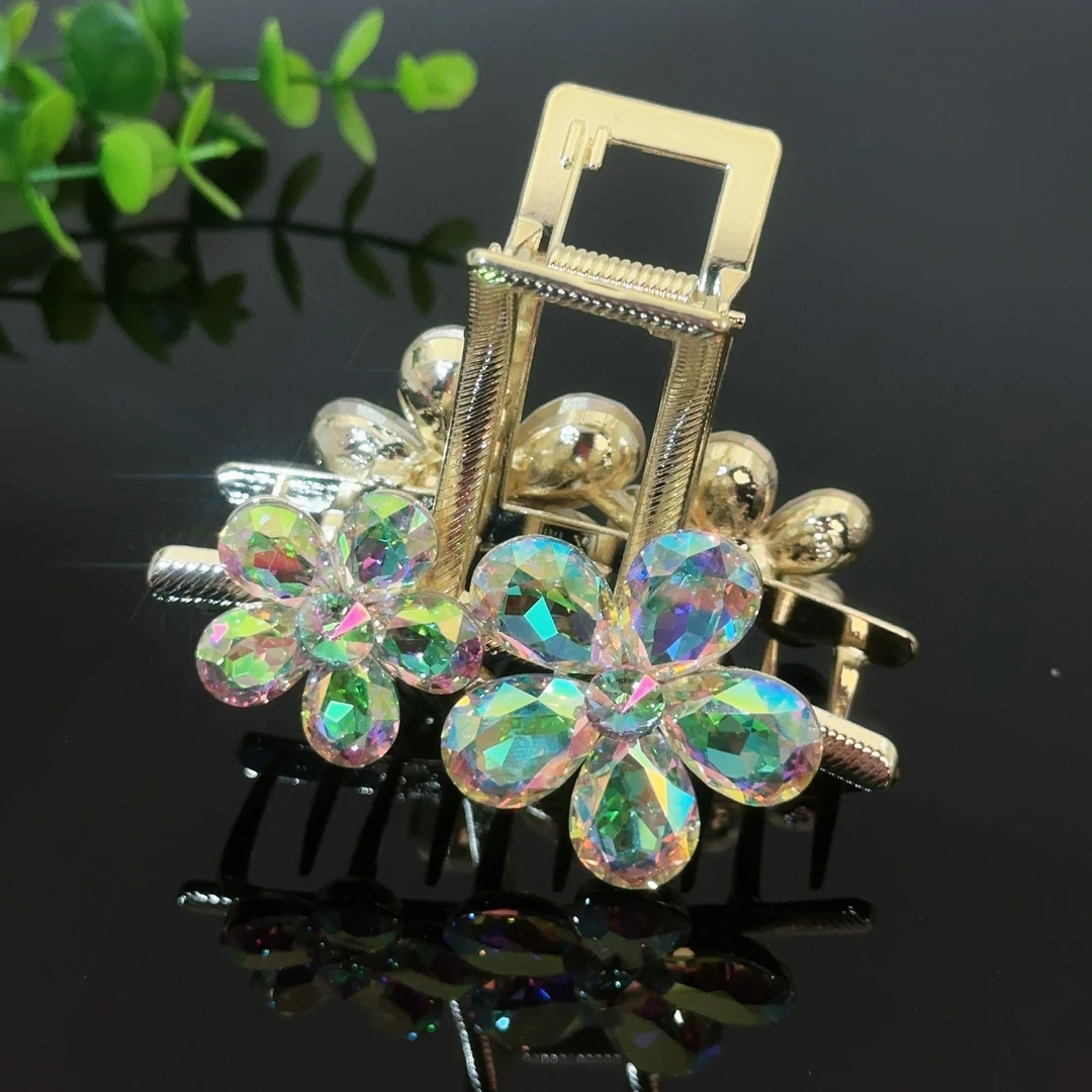 2025甜美百搭头饰8cm五花瓣水晶轻奢时尚复古港风抓夹发夹少女风