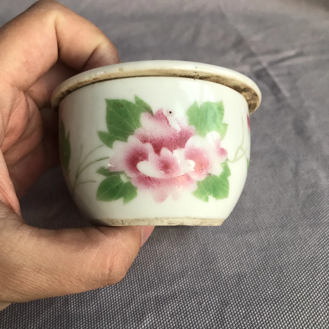 粉彩刷花牡丹纹蛐蛐罐