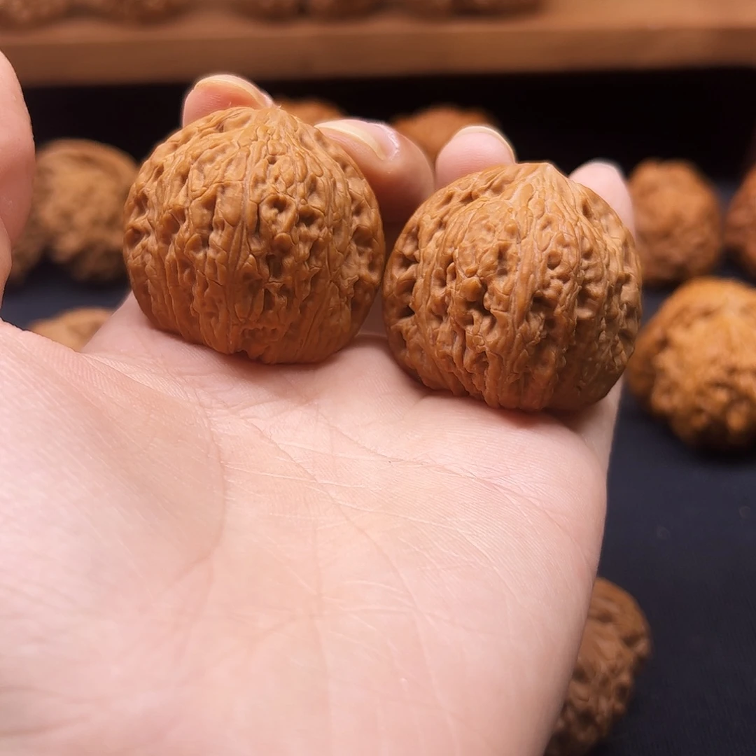 烂***强核桃把件泥鳅背绣球39全品