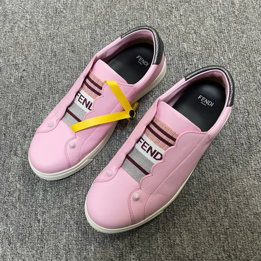 99新 FENDI/芬迪 低帮圆头套脚舒适百搭时尚板鞋  36.5码/7952