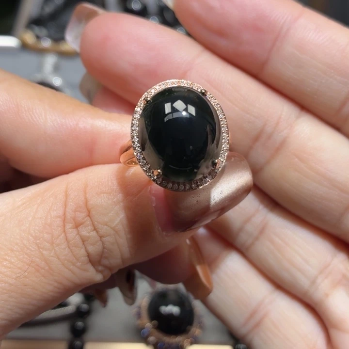 翡翠18K金镶嵌戒指