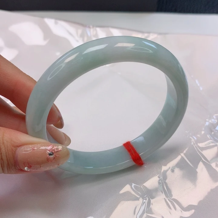 翡翠手镯未镶嵌嘤*呀57圈