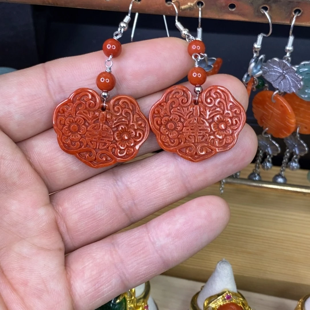 颈饰未镶嵌翡翠耳饰