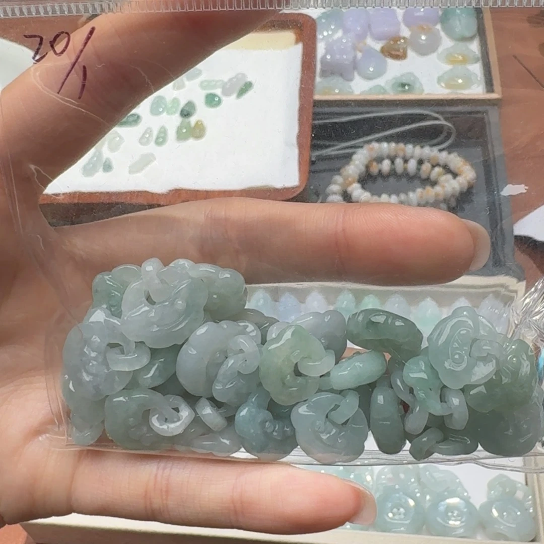 未镶嵌挂件翡翠福利1个，不包邮，拍邮费发货