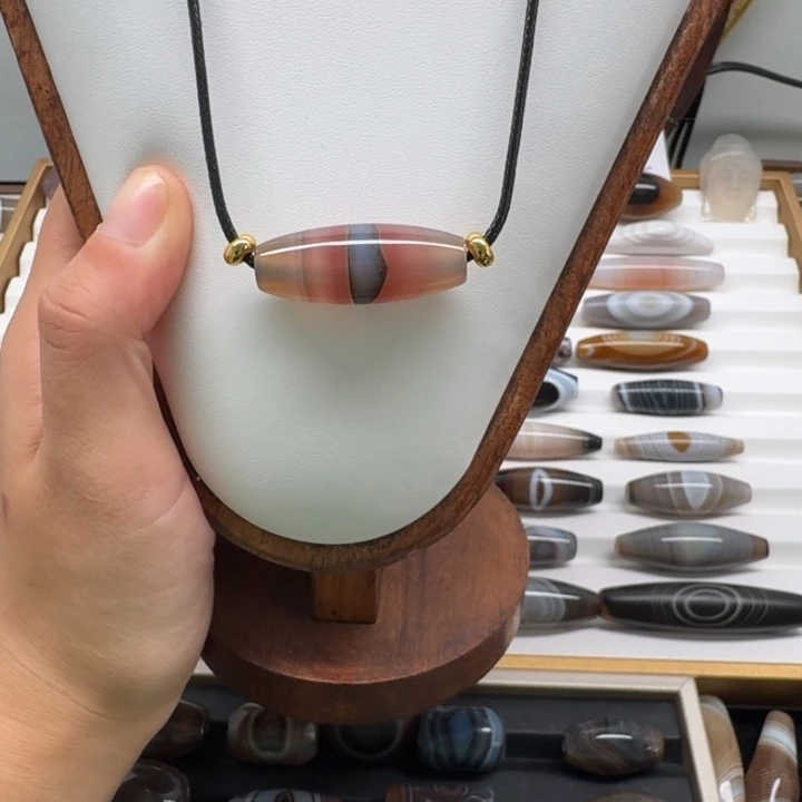 石英质玉合金颈饰