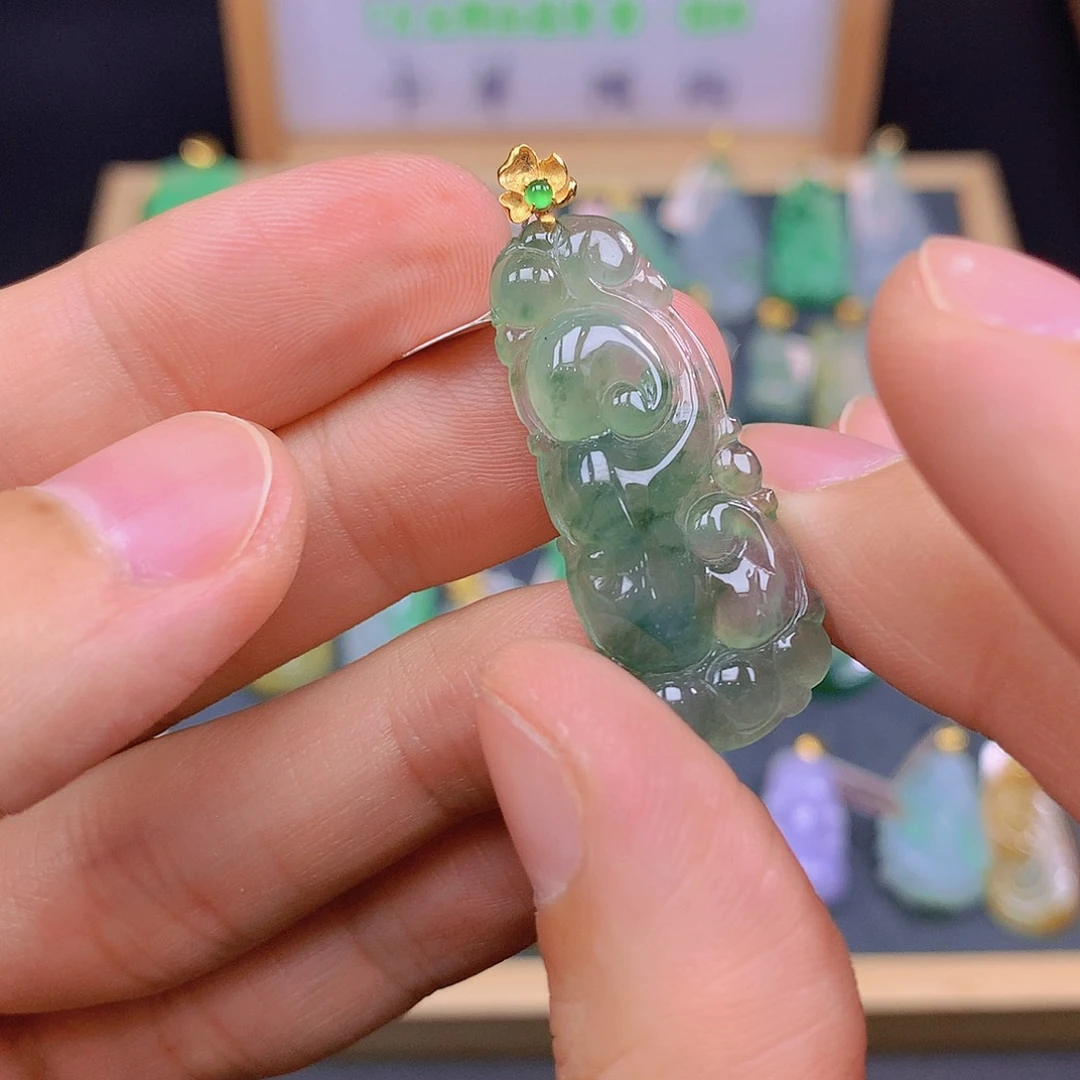 翡翠18K金镶嵌颈饰翡翠
