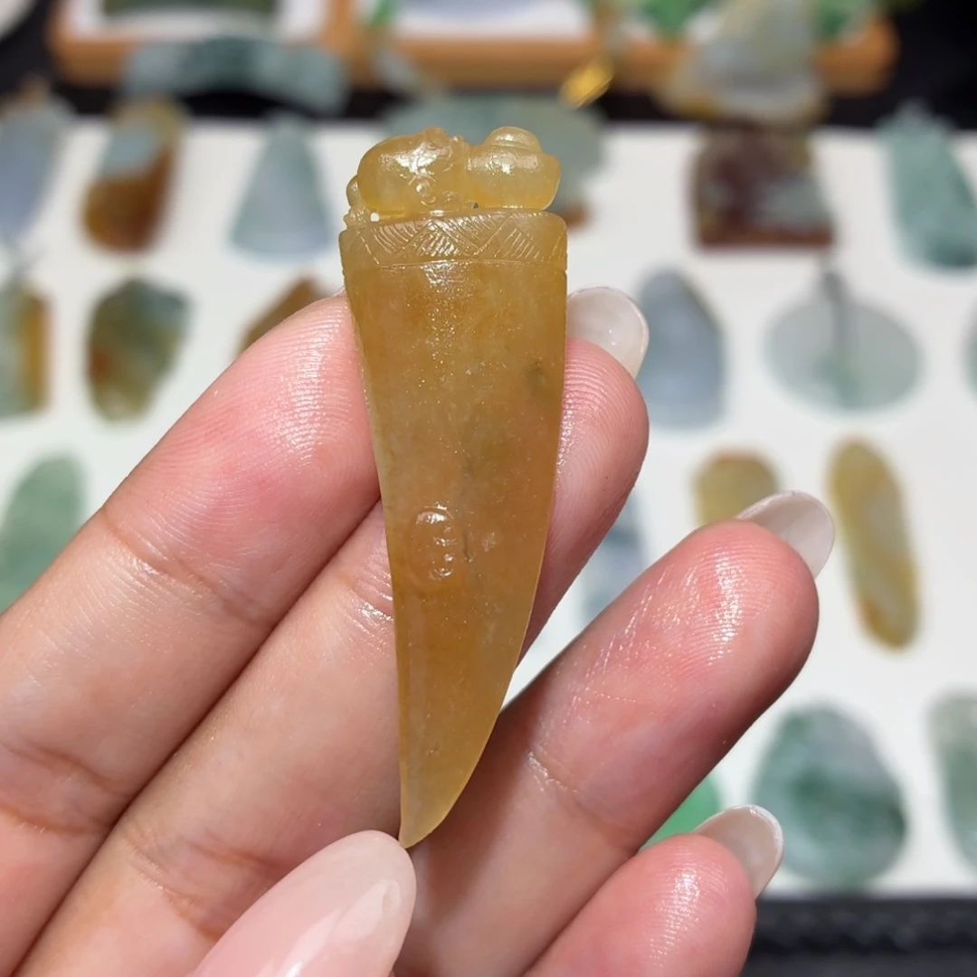 定制翡翠未镶嵌牙