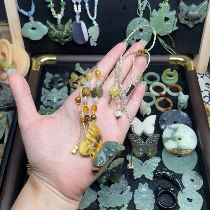 蛇纹石玉未镶嵌颈饰福利蝴蝶