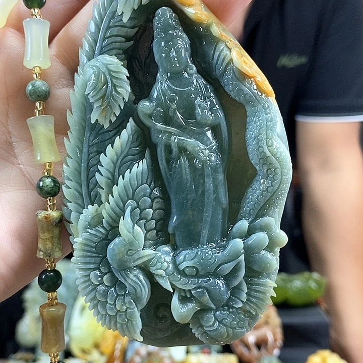 蛇纹石玉未镶嵌颈饰